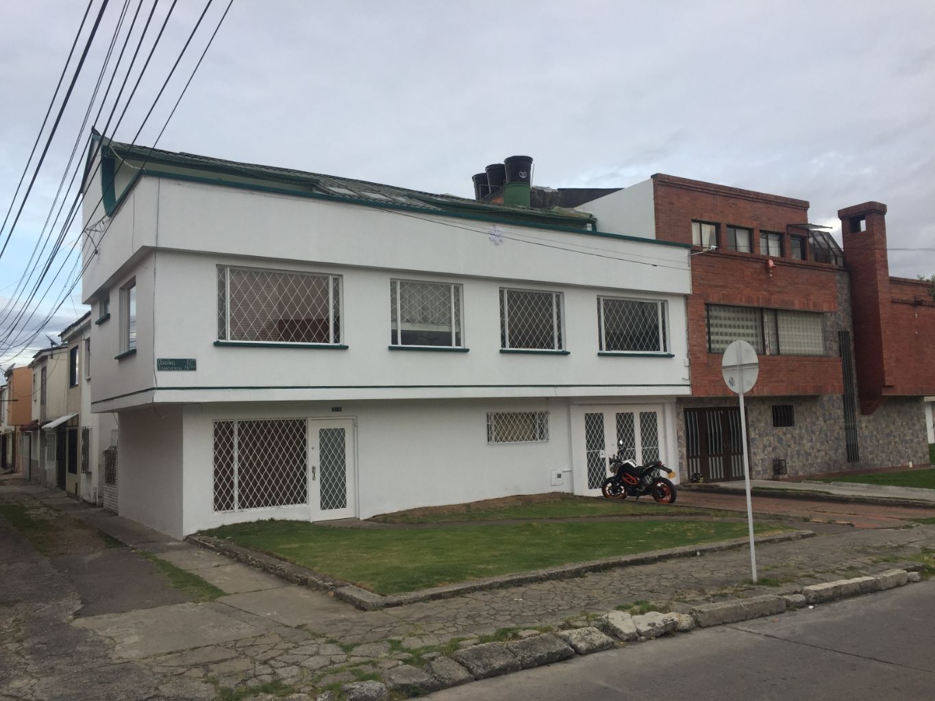 verinmuebles 670 489 Arrendamos casa amoblada para oficinas lista para operar, sector minuto de Dios