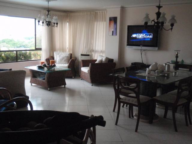 APARTAMENTO AMPLIO EN VENTA RODADERO SANTA MARTA