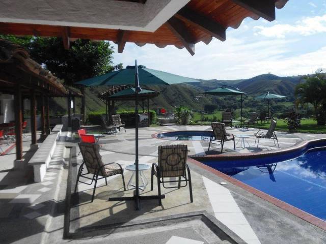 SE VENDE ESPECTACULAR HOTEL CAMPESTRE EN BUGA