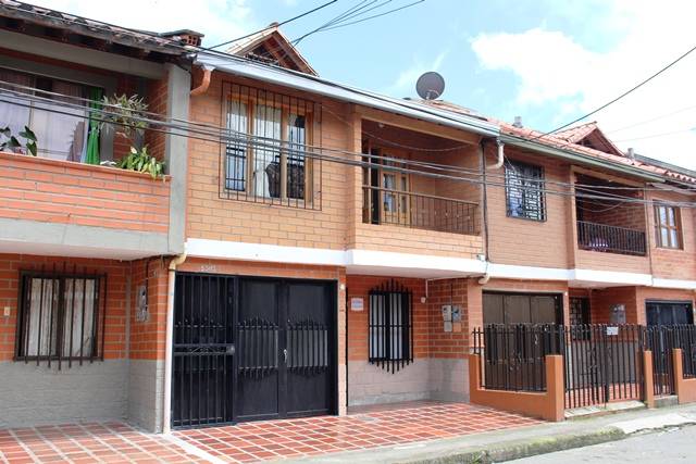 VENDO CASA ECONÓMICA BONITA EN SAN ANTONIO DE PEREIRA