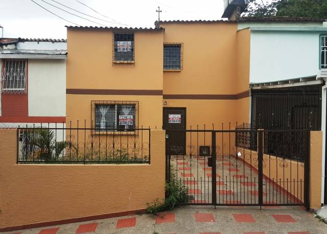 VENTA PERMUTA CASA EN MOLINOS BAJOS FLORIDABLANCA CERCA AL CENTRO COMERCIAL CARACOLI 4 HABITACIONES COD: 087