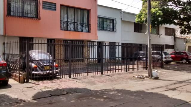 Venta de casa en Prados Norte consta de 6 apartamentos y local