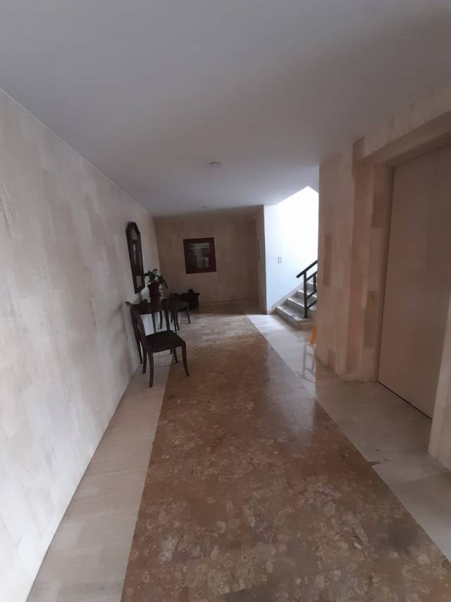 Apartamento en Edificio Colinas de Santa Teresita, Remodelado