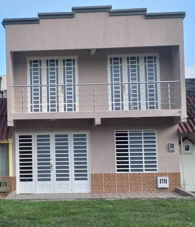 CUMARAL- META. VENDO CASA EN MACAPAY. 114 M2