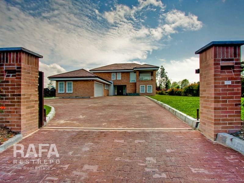 Casa en Venta Rionegro, Vía Llanogrande Aeropuerto, Unidad Cerrada, 5 Habitaciones