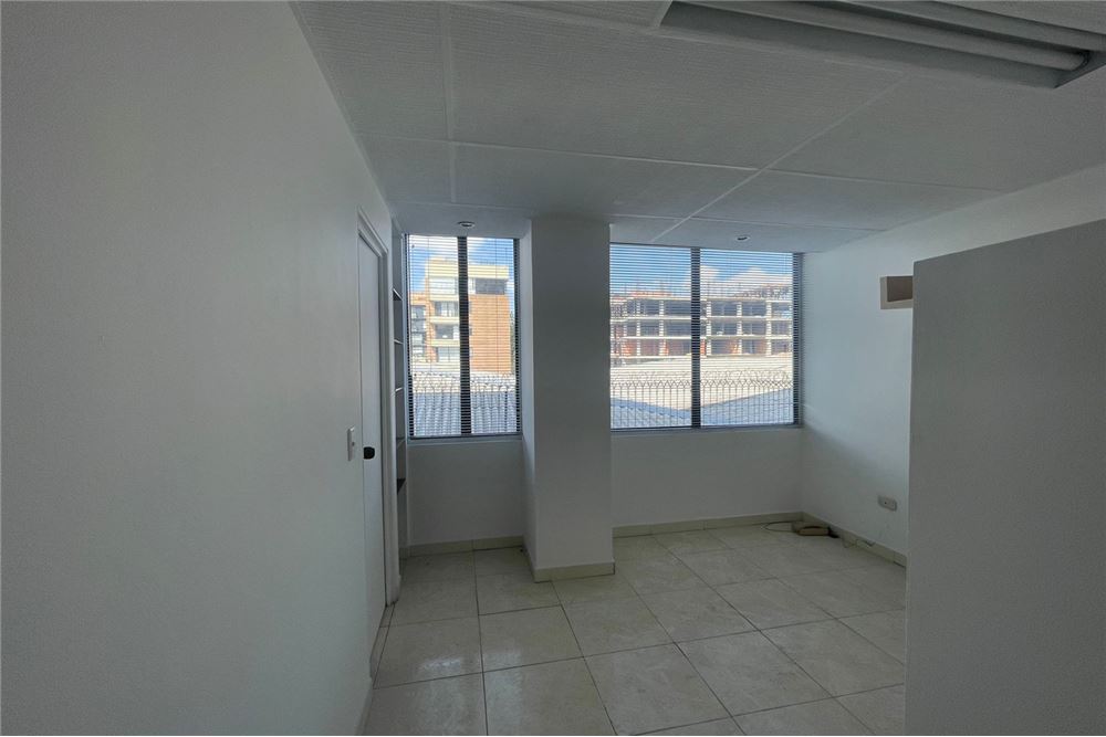 VENTA DE OFICINA-CONSULTORIO EDF.MAGNICENTRO 13 M2