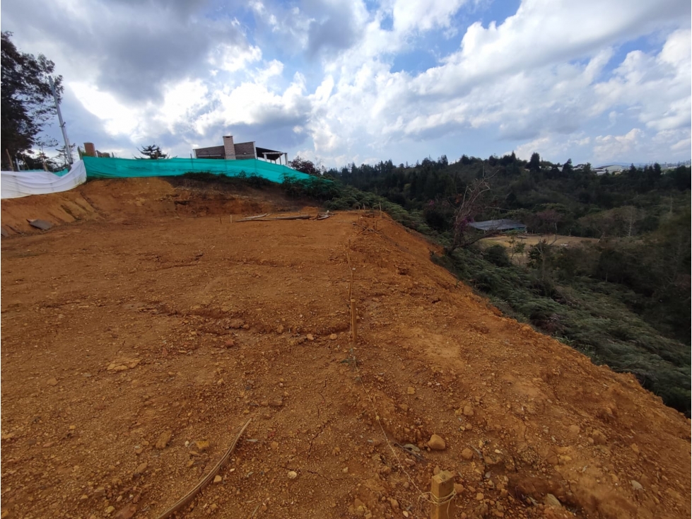 VENTA DE LOTE EN GUARNE - PIEDRAS BLANCAS