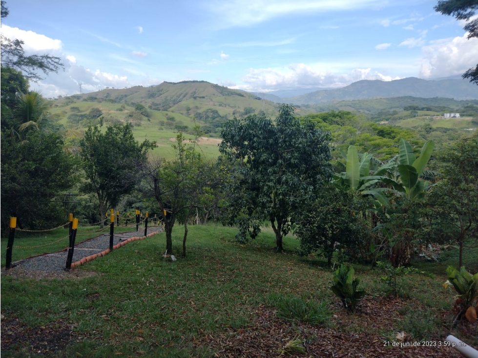 Casa campestre en arriendo B/ Hacienda la Colina