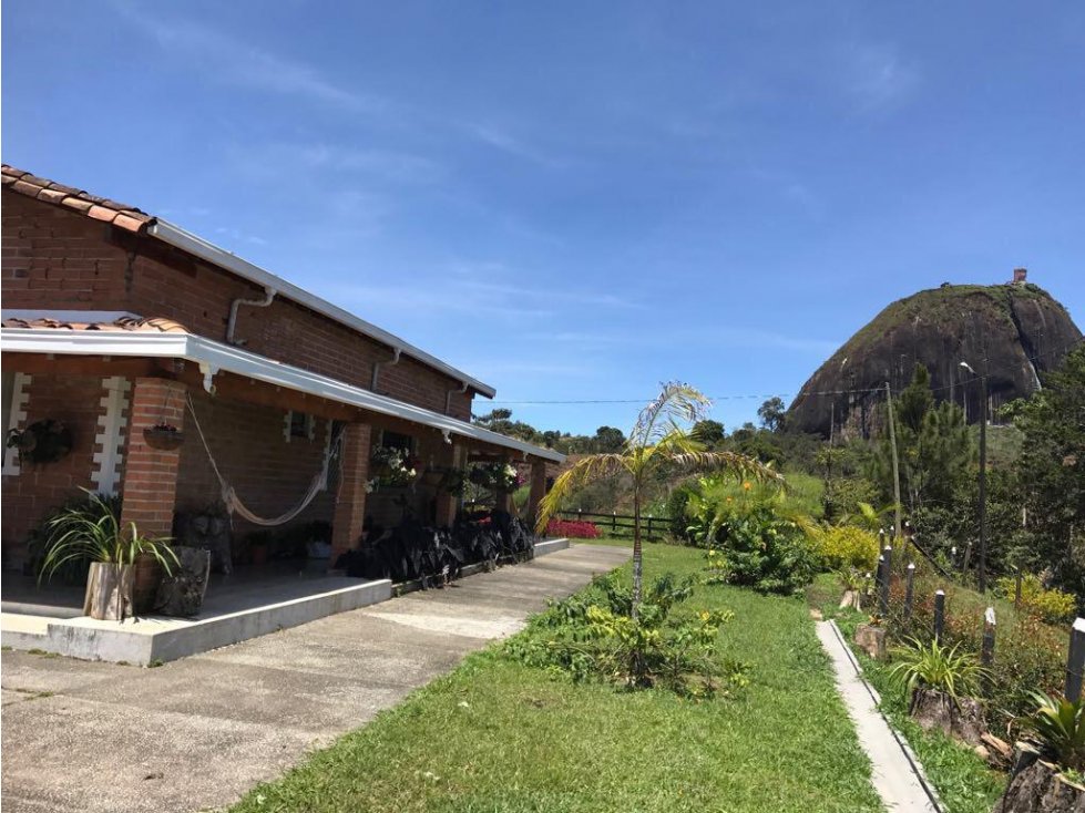 VENDO CASA CAMPESTRE CLÁSICA, AMPLIA Y CON EMBALSE