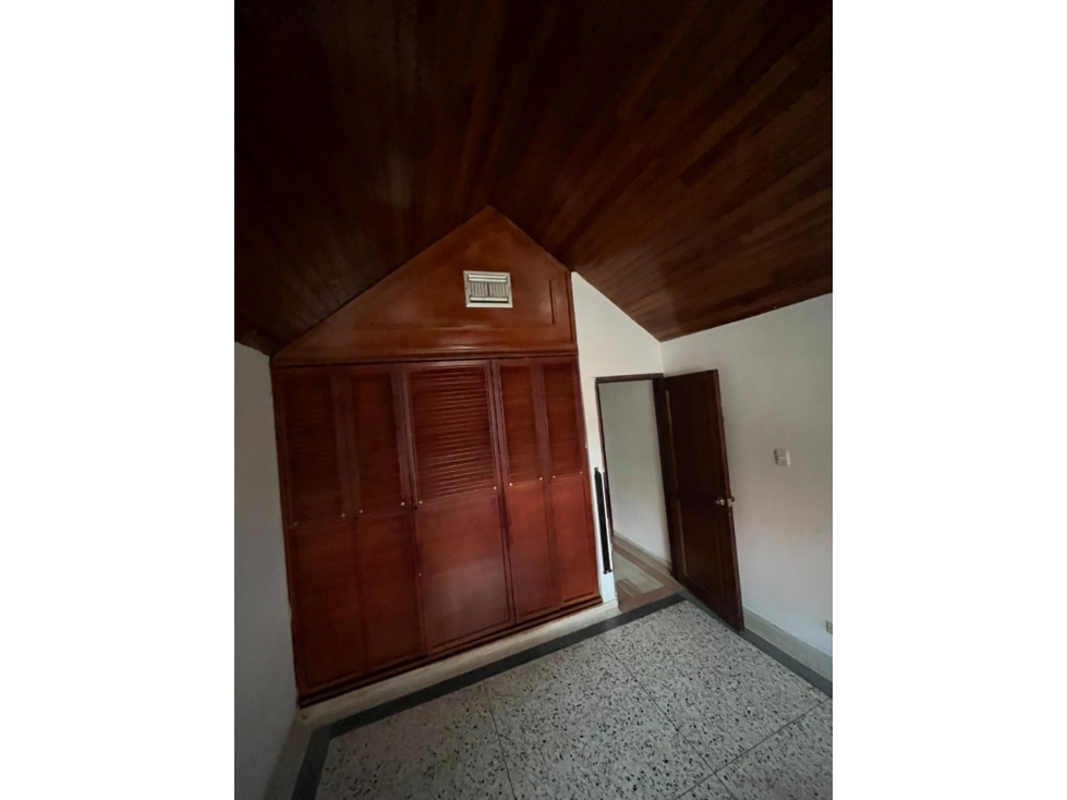 SE VENDE O ARRIENDA CASA AMPLIA EN SECTOR VILLA SANTOS