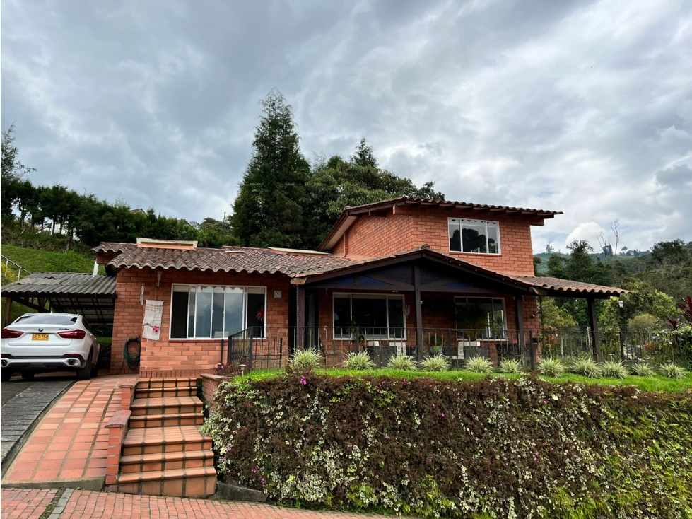 SE VENDE CASA EN VALLES DE LA ALHAMBRA, MANIZALES.