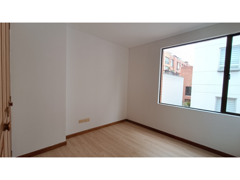 VENDO / ARRIENDO APARTAMENTO EN CHICO NAVARRA (IC)