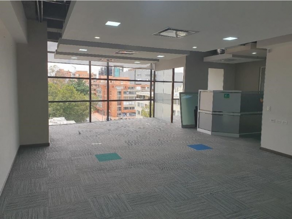 Bogota arriendo oficina en edificio inteligente chico reservado