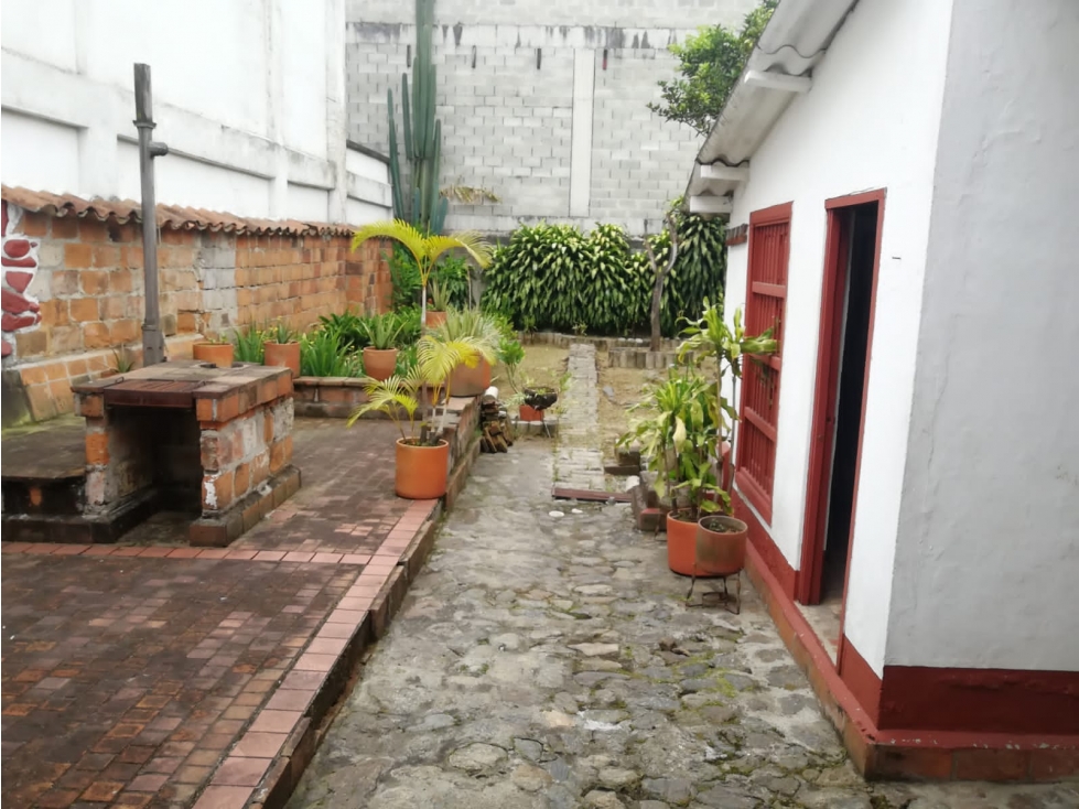 Casa para la venta a una cuadra del Parque principal de Envigado