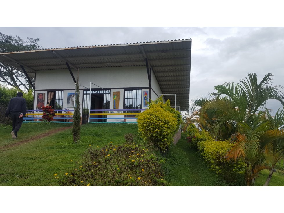 Venta parcelación con 4 casas campestres Quindío.