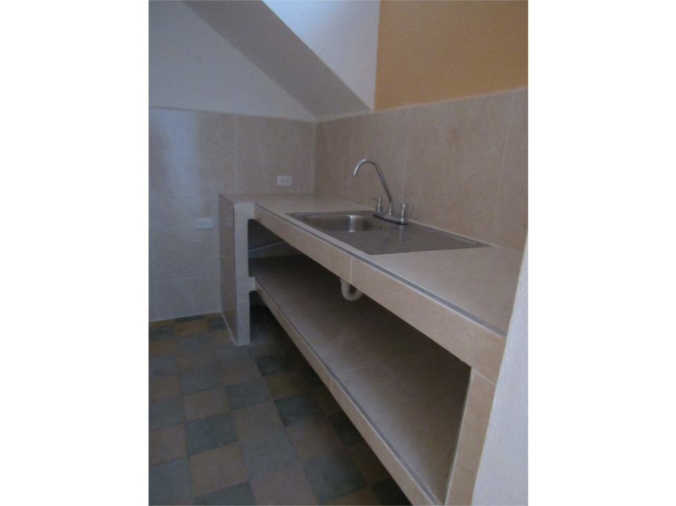 ARRIENDO APARTAMENTO PISO 2 MERCADO 4 HAB