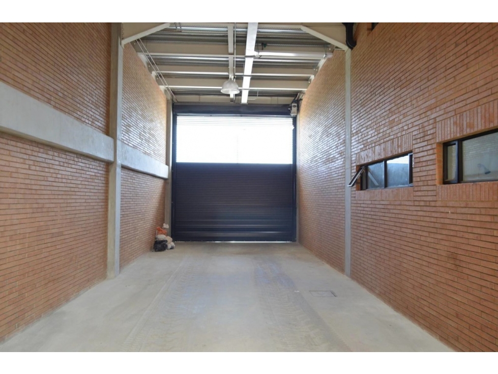 BODEGA  EN ARRIENDO, VIA SIBERIA, PARQUE INDUSTRIAL