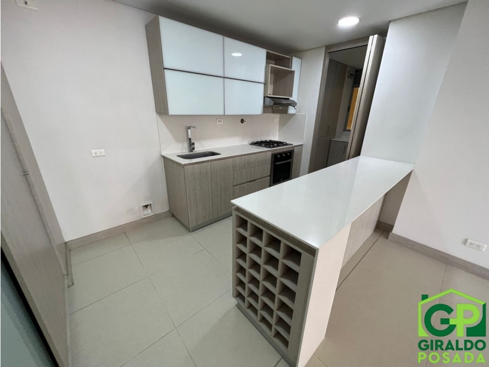 ARRIENDO  APARTAMENTO EN  POBLADO-CASTROPOL