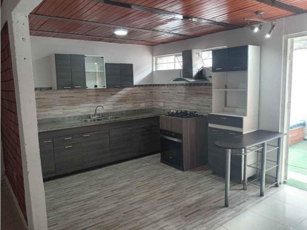 Venta Casa de 250Mt2 en Prados del Norte, Norte de Cali 8341.