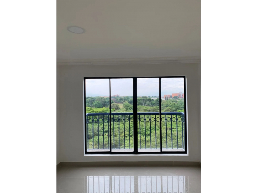 Venta de Apartamento de 100Mt2 en Ciudad Jardín Sur de Cali, 9942.