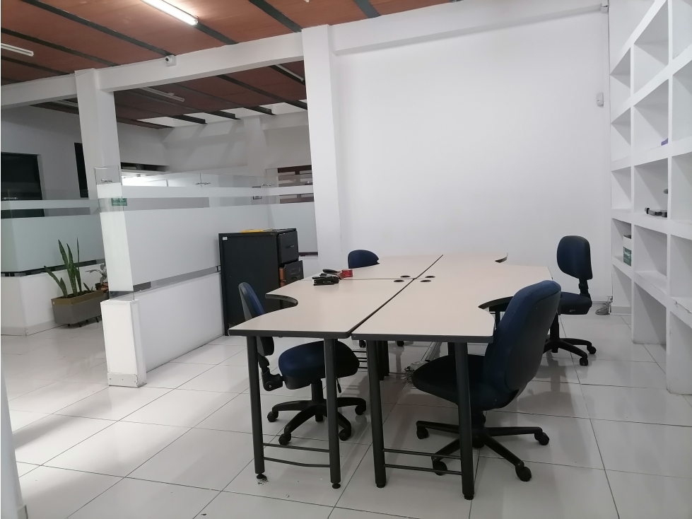 EDIFICIO EN VENTA AL NORTE DE CALI VERSALLES OFICINAS O IPS