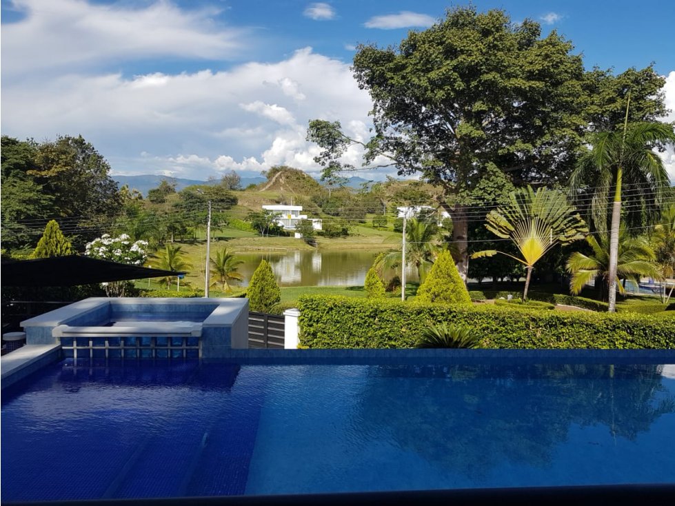 Venta de Casa Campestre en Tolima, Apicala 2