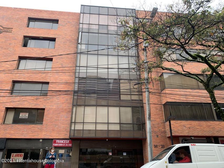 Arriendo Comercial en  Chico Reservado C.O  23-824