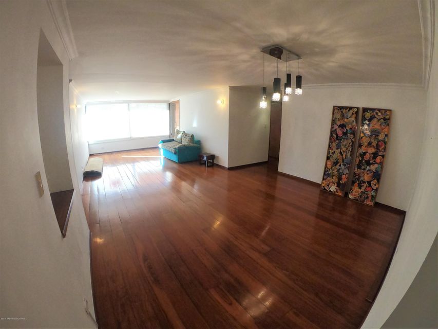 Vendo Apartamento en  Altos del Chico C.O  22-1213