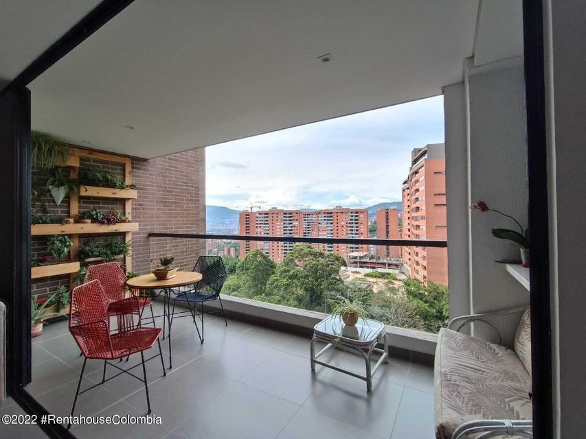 Apartamento en  Loma de las Brujas RAH CO: 22-2789