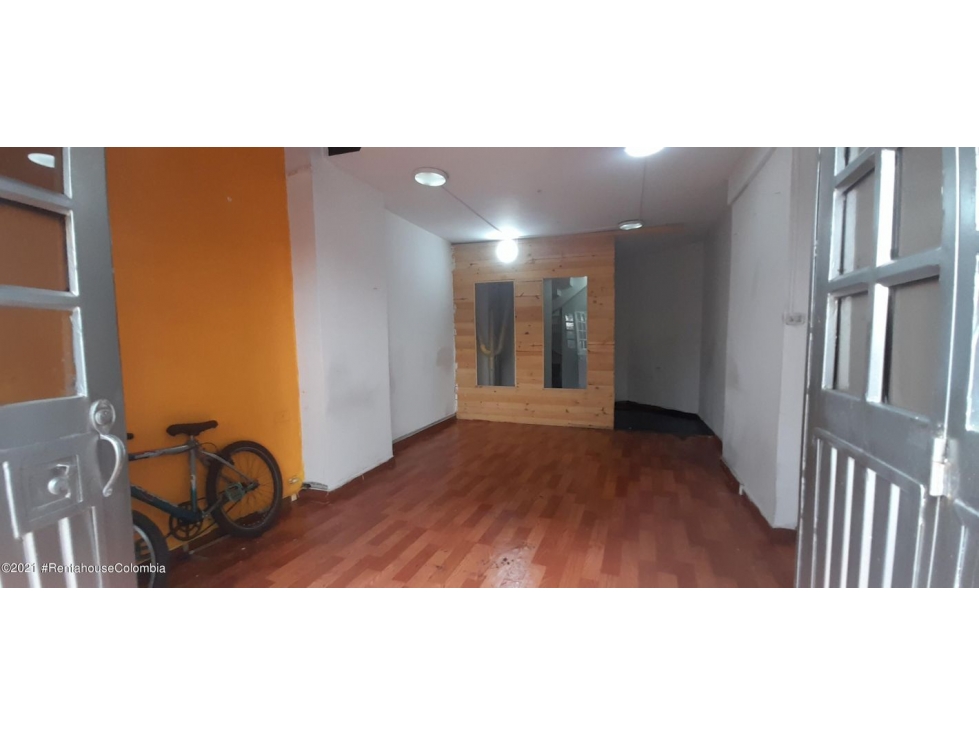 Arriendo Comercial en  La Esmeralda(Bogota) C.C 22-1695