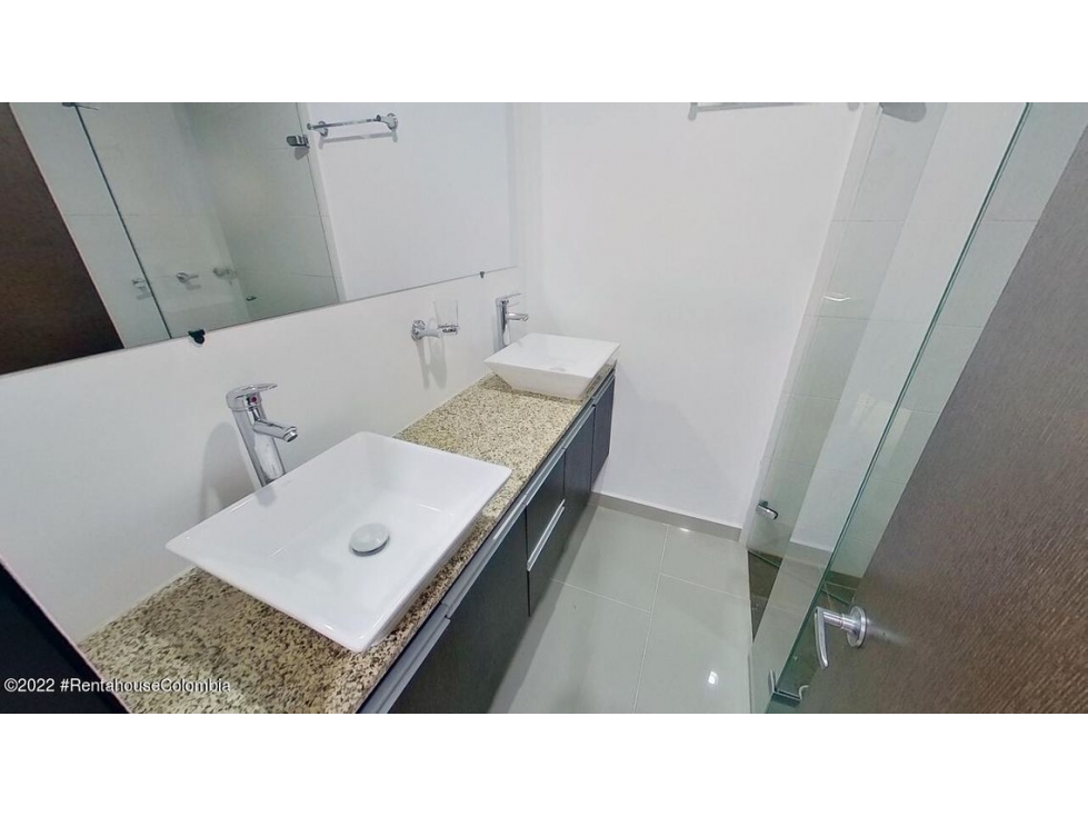 Apartamento en  Loma del Barro RAH CO: 23-153