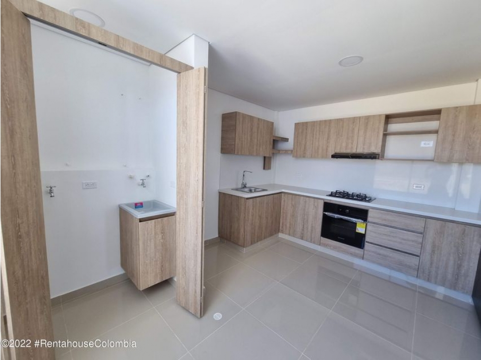 Vendo Apartamento en  Punta Canoa C.C 22-2350