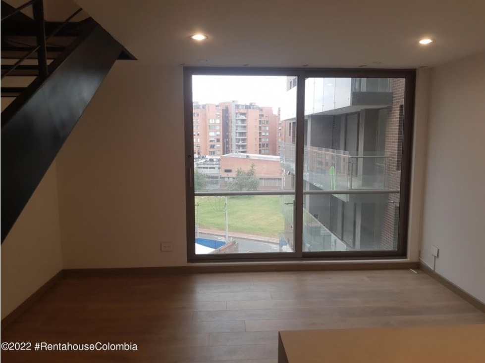 Apartamento en  La Esperanza Norte RAH CO: 22-2417