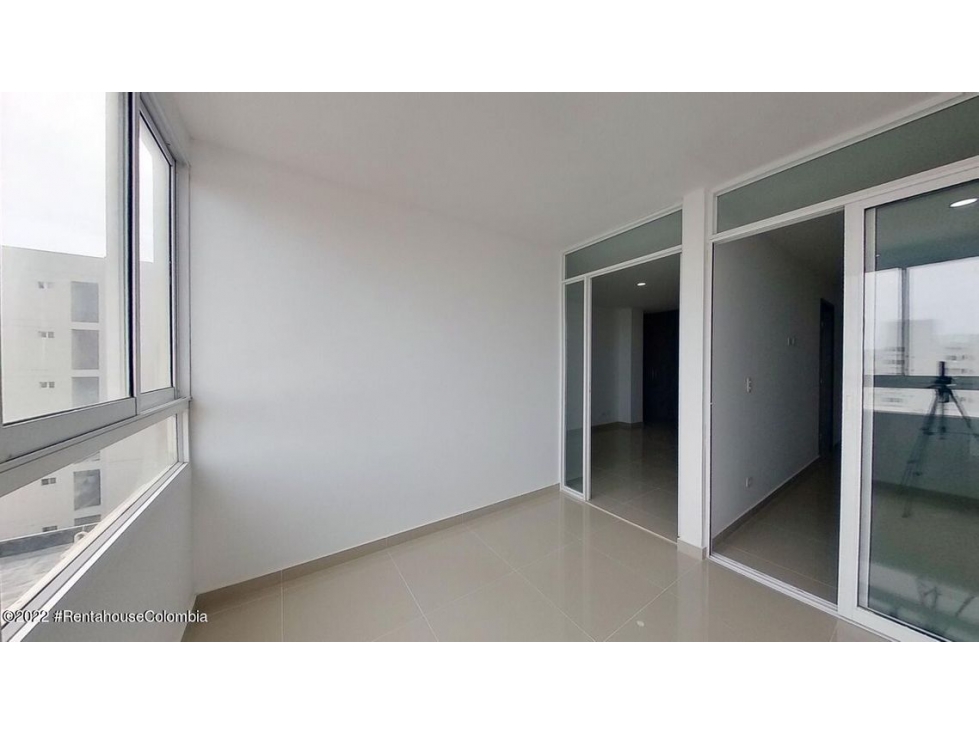 Apartamento en  Ciudad Jardin RAH CO: 22-3284