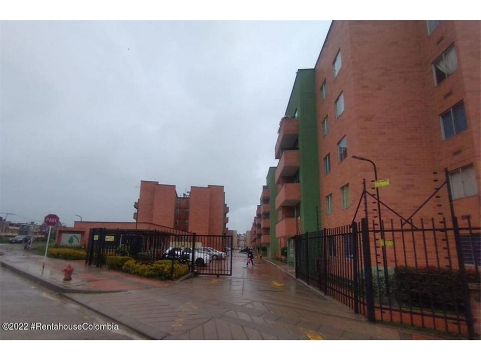 Apartamento en  La Arboleda RAH CO: 22-2175