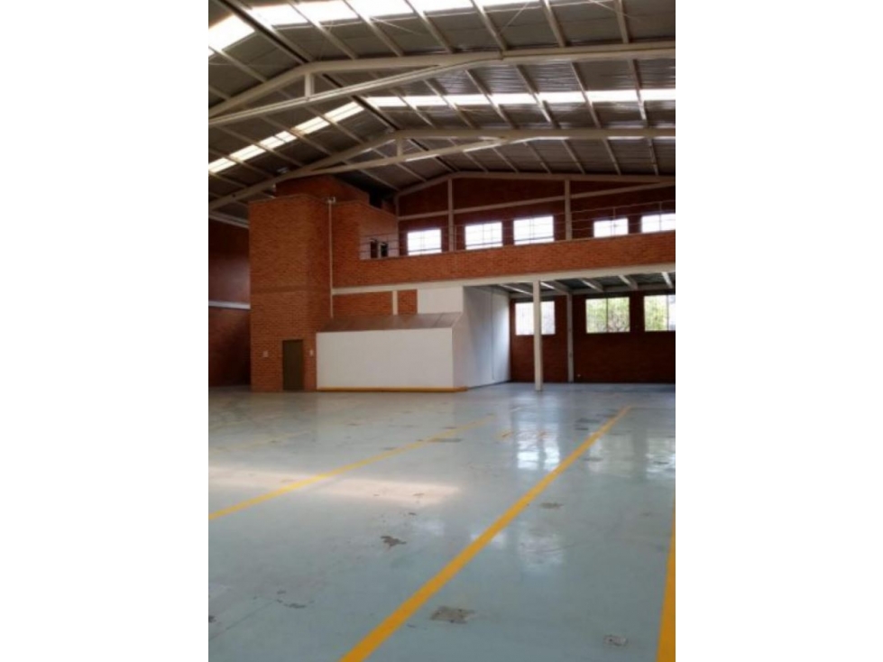 BODEGA 736M2 EN FUNZA PARQUE INDUSTRIAL.