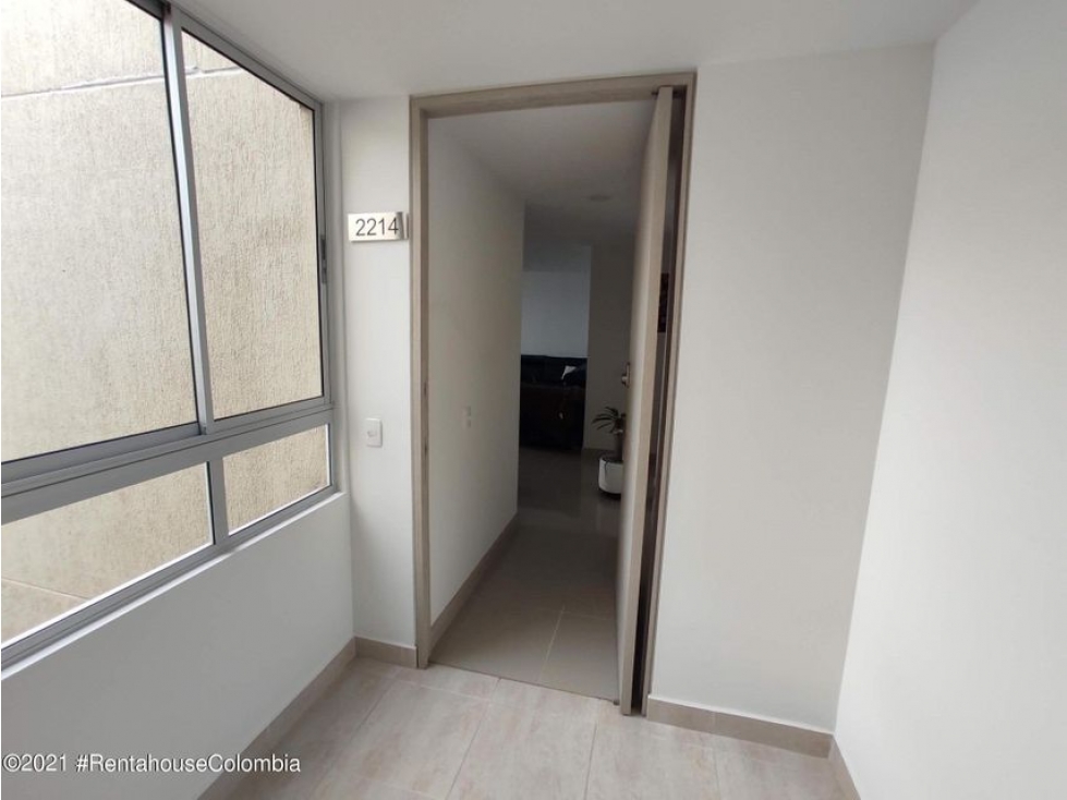 Apartamento en  Las Lomitas RAH CO: 23-706