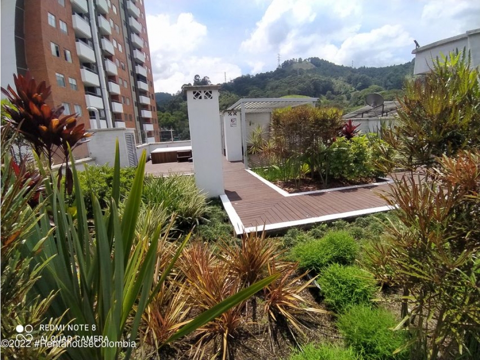 Apartamento en  Tres Esquinas RAH CO: 23-1171