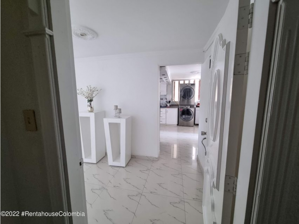 Apartamento en  El Laguito RAH CO: 23-998