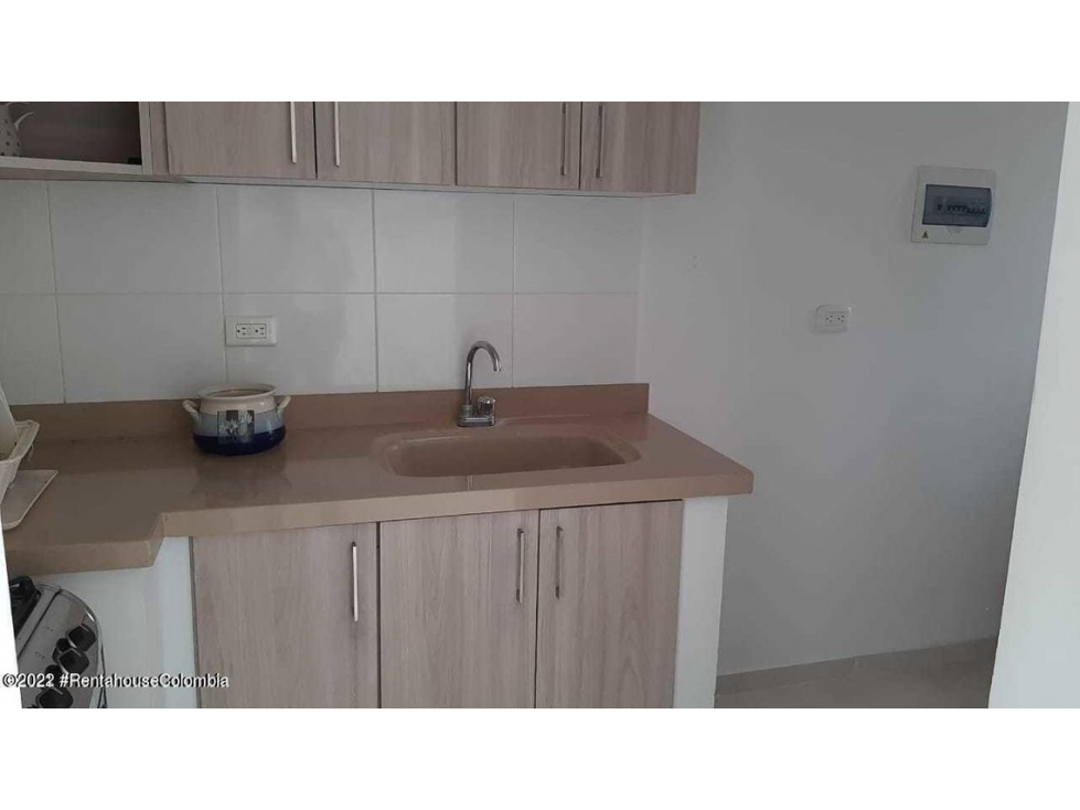 Apartamento en  Puerta Dorada RAH CO: 23-1551