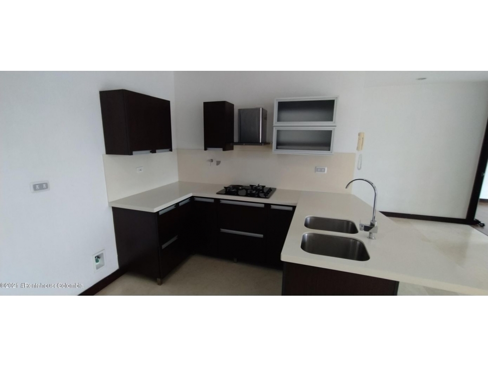 Vendo Apartamento en  Las LomitasS.G. 23-1446