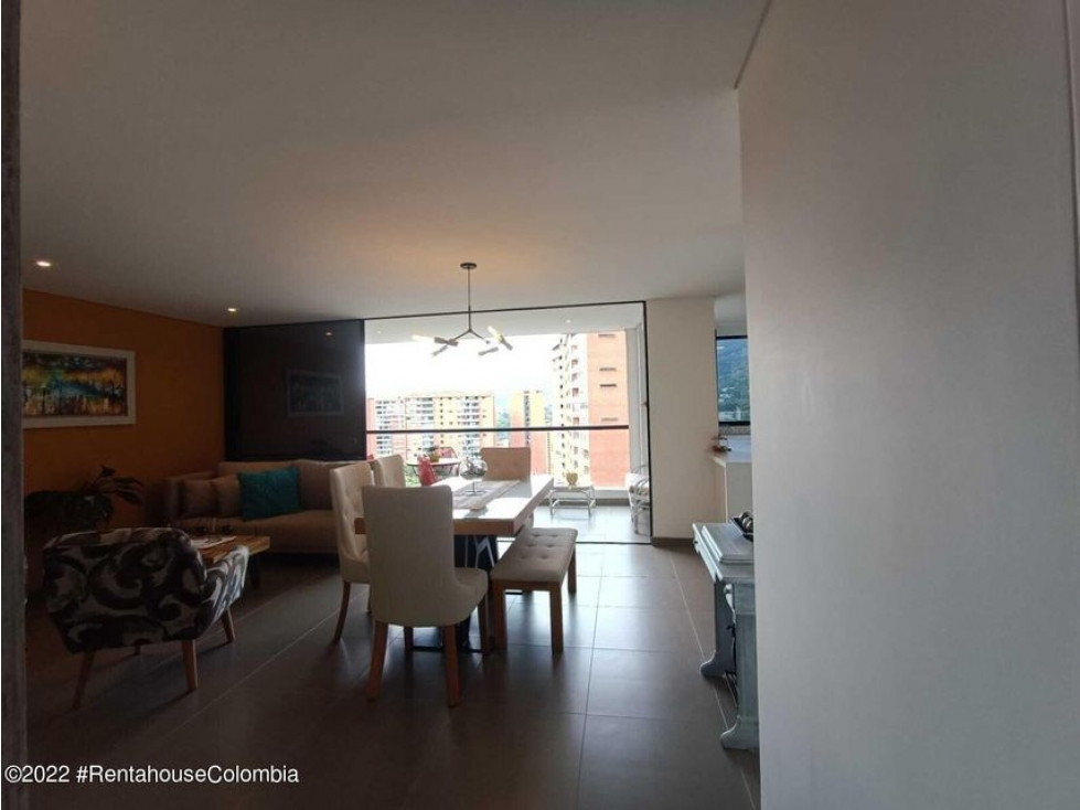 Vendo Apartamento en  Loma de las Brujas C.O 23-1525