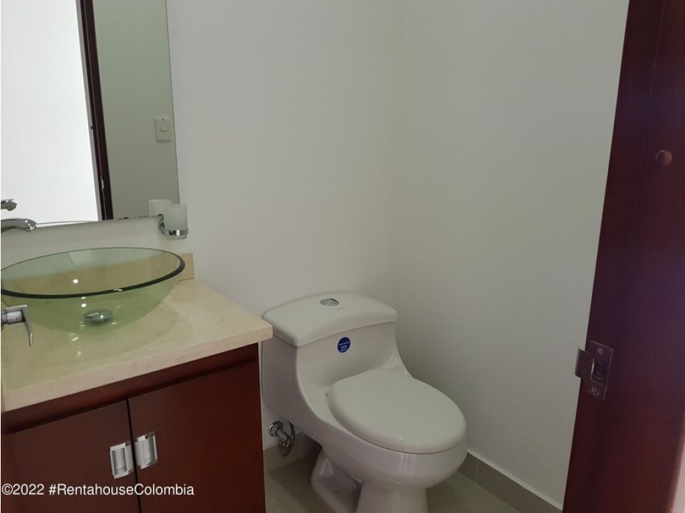 Apartamento en  La Esperanza(Nilo) RAH CO: 22-2589