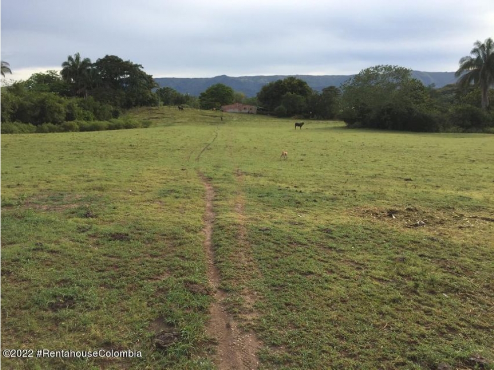 Lote en  Vereda El Charcon RAH CO: 23-84