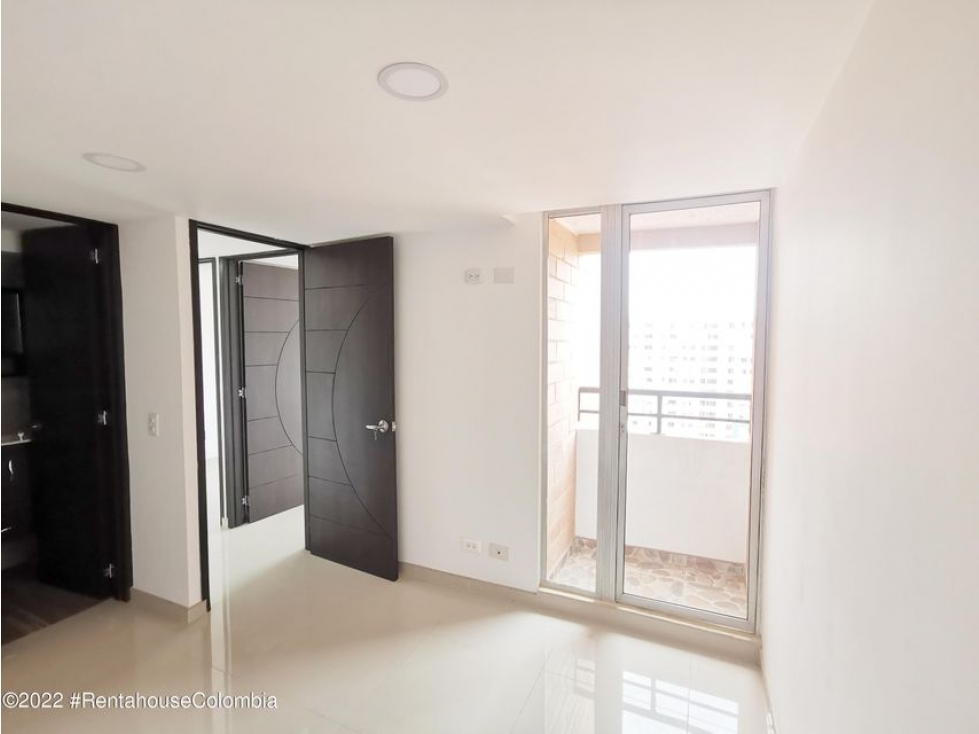 Apartamento en  La Prosperidad RAH CO: 23-461