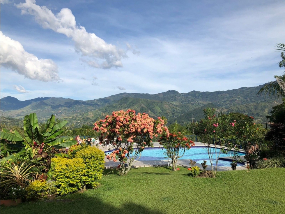 LINDA FINCA DE RECREO EN BARBOSA PARA LA RENTA.