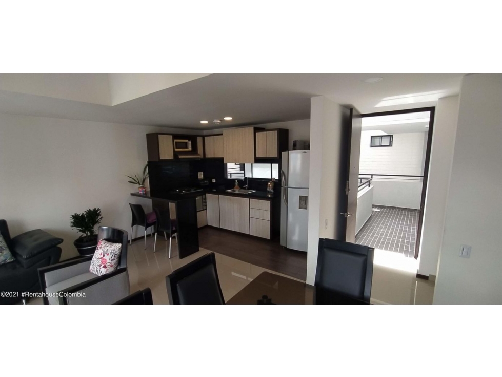 Apartamento en  Las Lomitas RAH CO: 23-1657