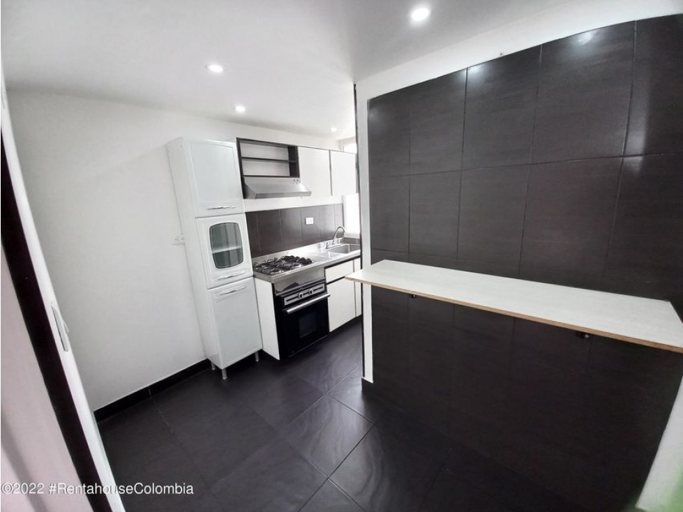 Apartamento en  Capri(Bogota) RAH CO: 23-482