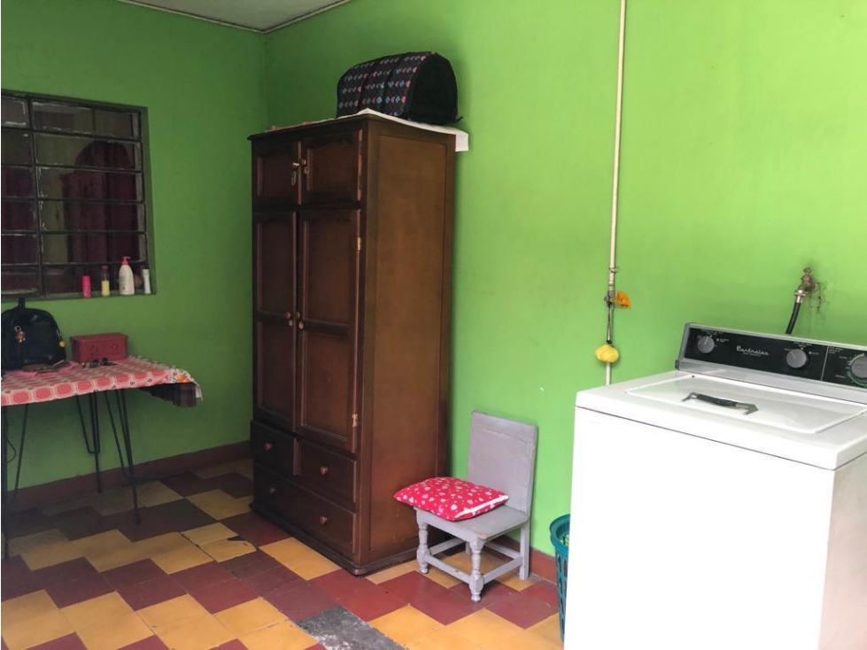 Casa en venta de 352 m2 en Alcalá, Envigado.