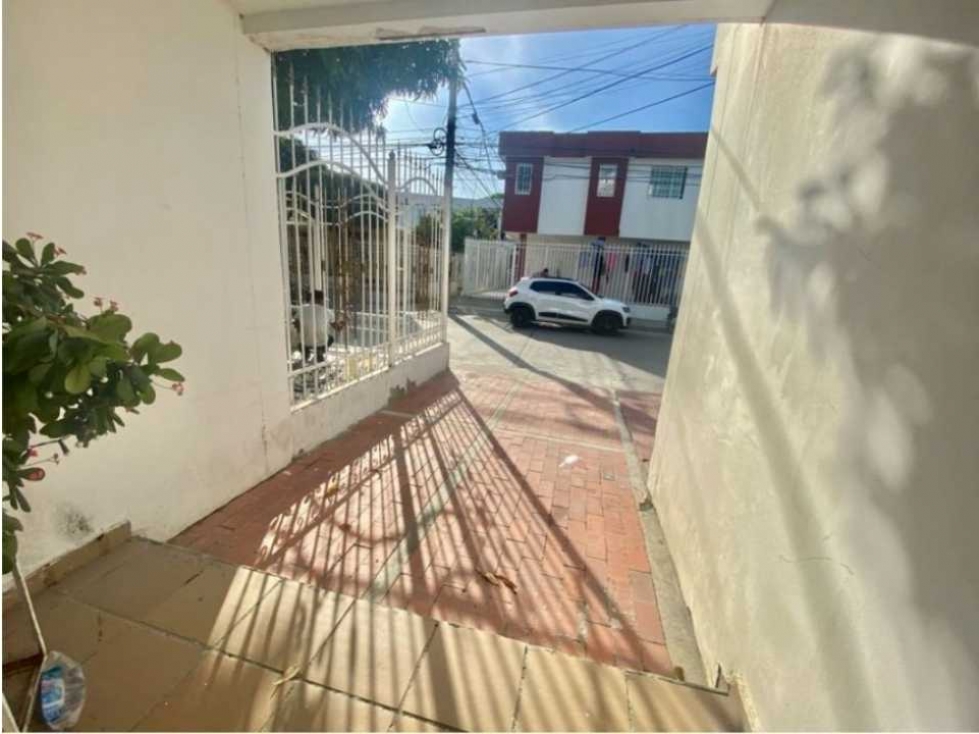 Casa esquinera de 2 pisos con local comercial, ciudad del sol